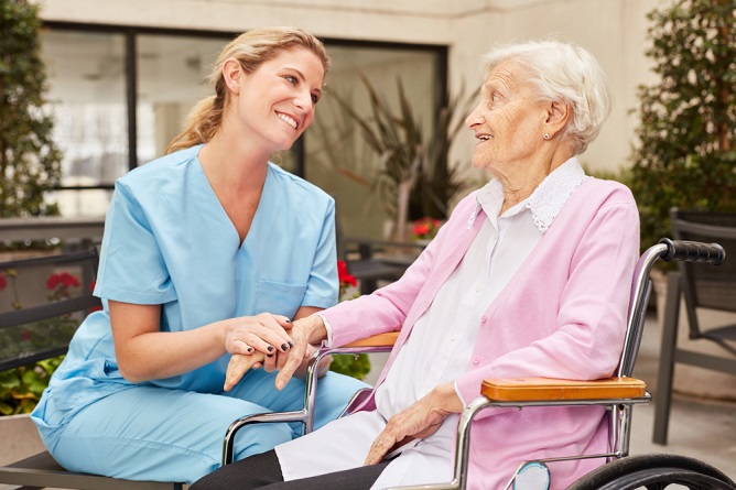 improving-communication-in-seniors-with-speech-therapy